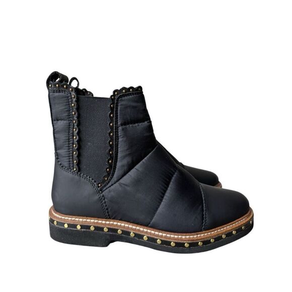 Free People Black Atlas Puffer Chelsea Boot size 37/6.5 Women’s - Picture 6 of 12